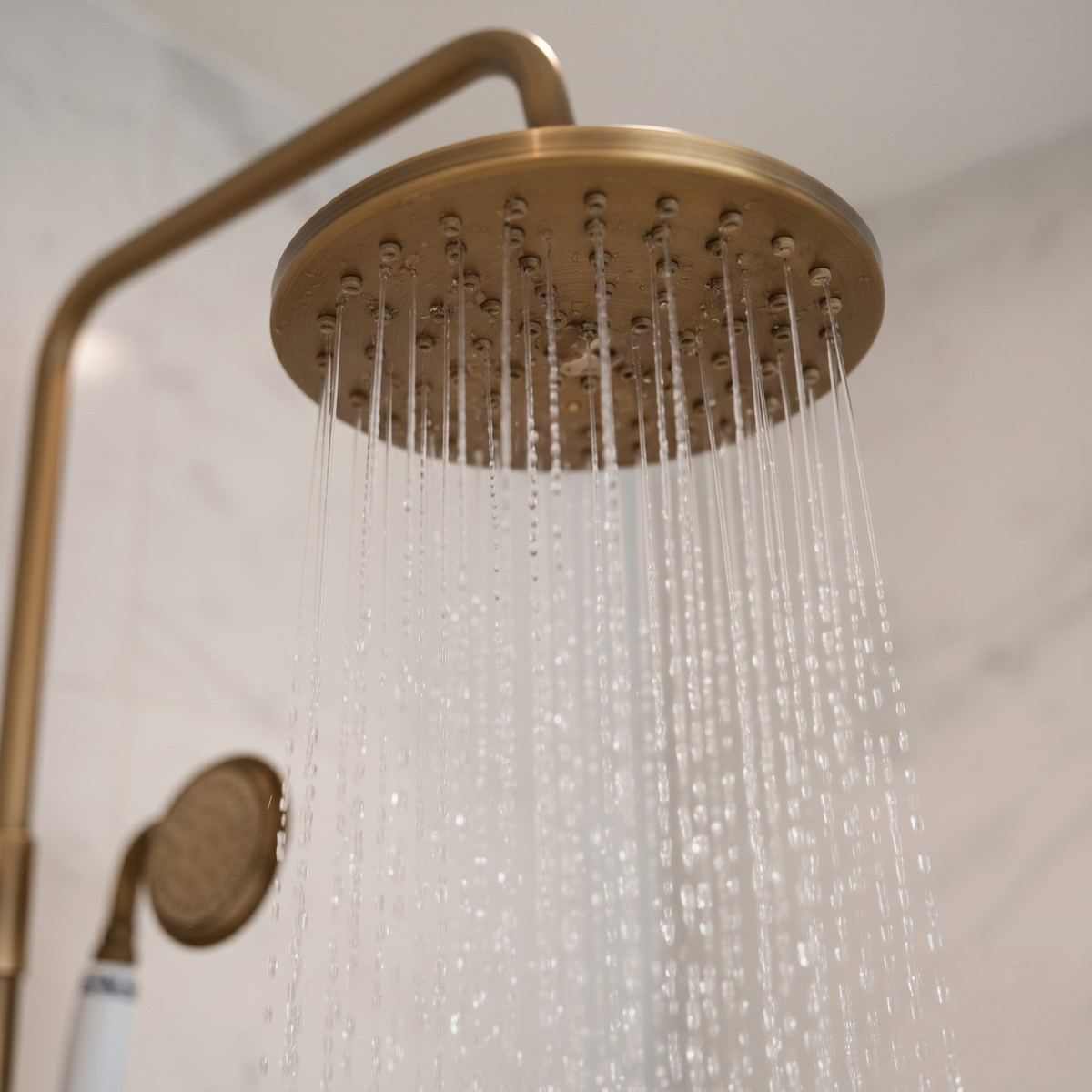 Colonne de douche rétro en laiton antique avec bec de bain — photo 1