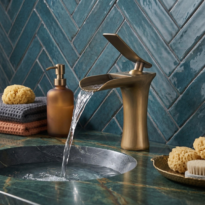 Robinet cascade de lavabo en laiton antique – vue 1