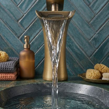 Robinet cascade de lavabo en laiton antique – vue 5