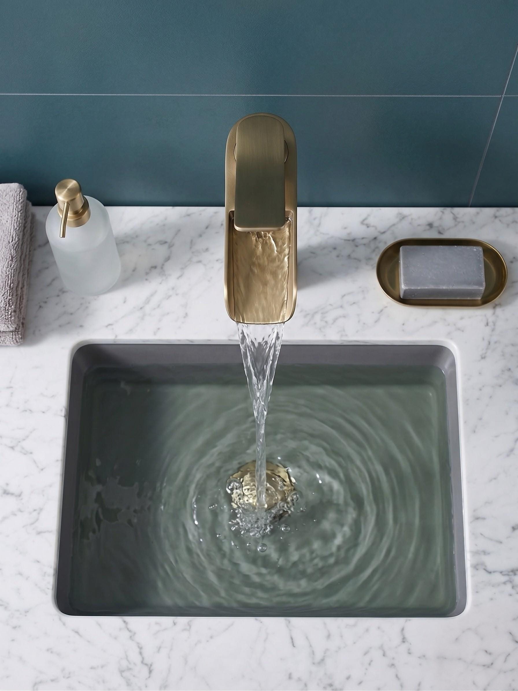 Robinet cascade haut de vasque en bronze antique – vue 2