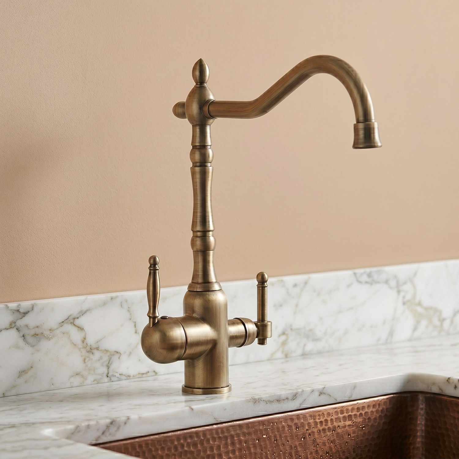Robinet de cuisine en laiton antique avec eau filtrée – vue 1