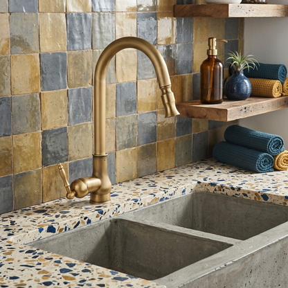 Robinet de cuisine extractible en laiton antique – vue 1
