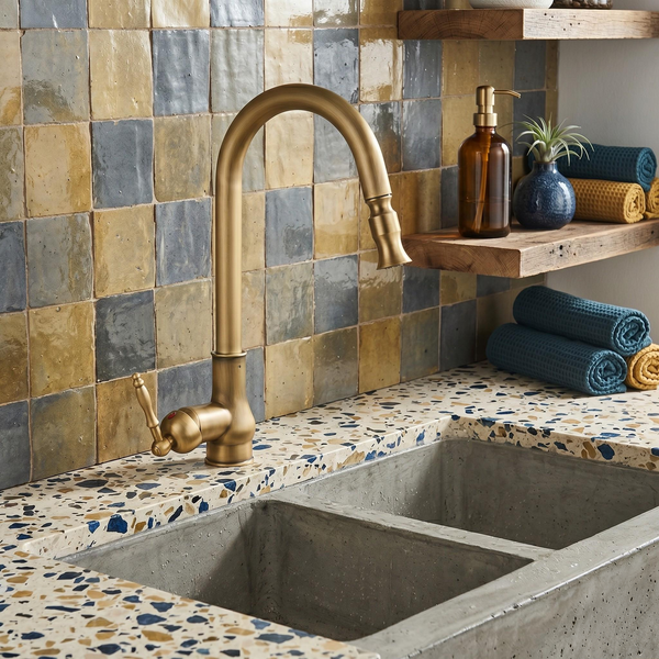 Robinet de cuisine extractible en laiton antique – vue 1
