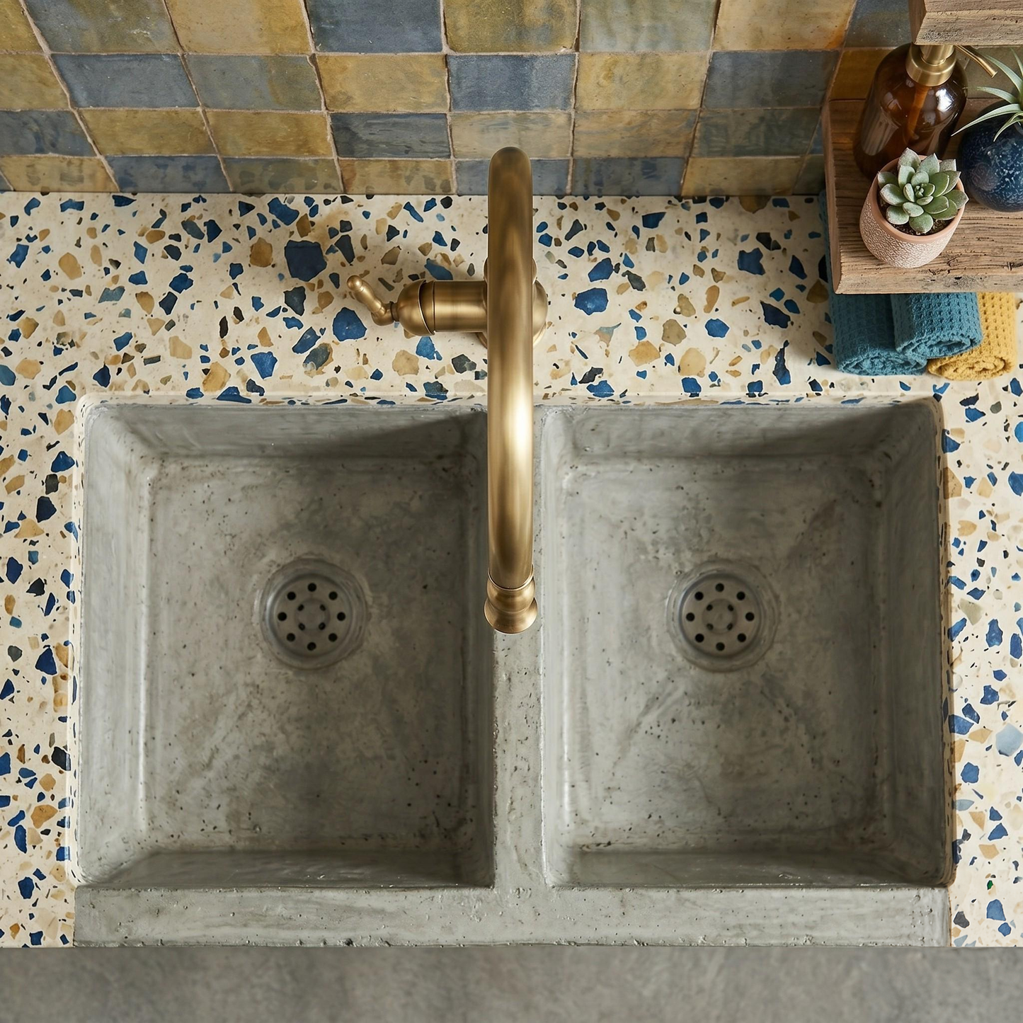 Robinet de cuisine extractible en laiton antique – vue 2