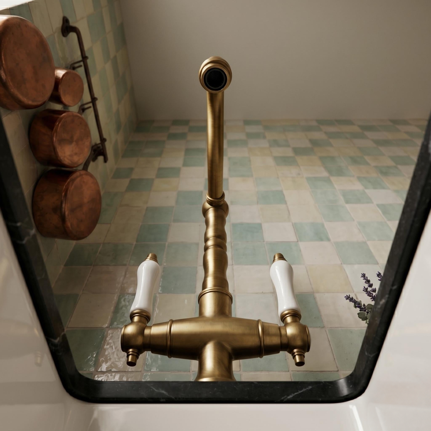 Robinet de cuisine victorien en laiton antique à deux poignées – vue 3