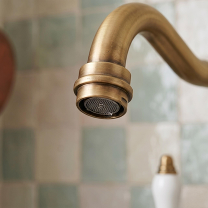 Robinet de cuisine victorien en laiton antique à deux poignées – vue 4