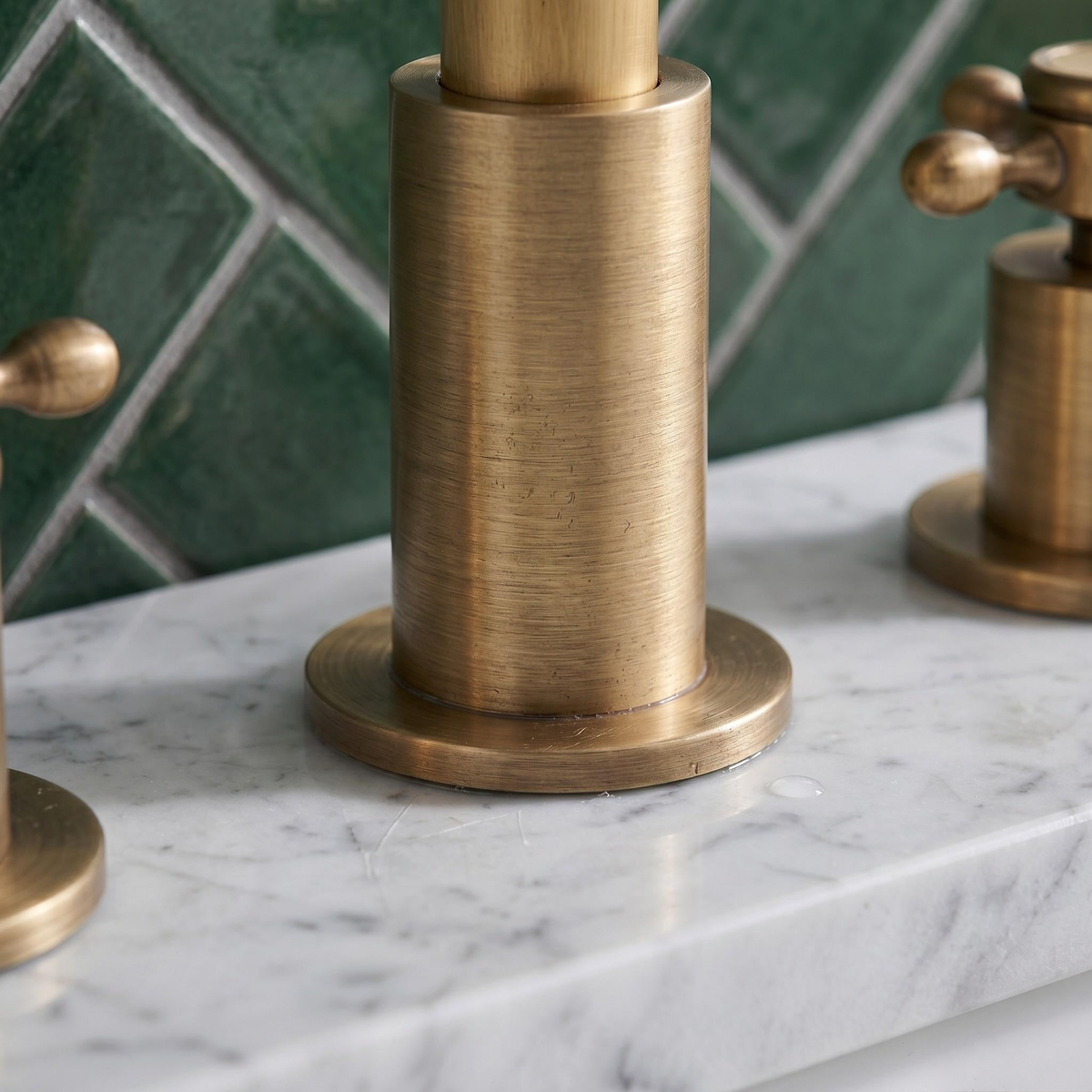 Robinet de lavabo 3 trous style maison de campagne – vue 3