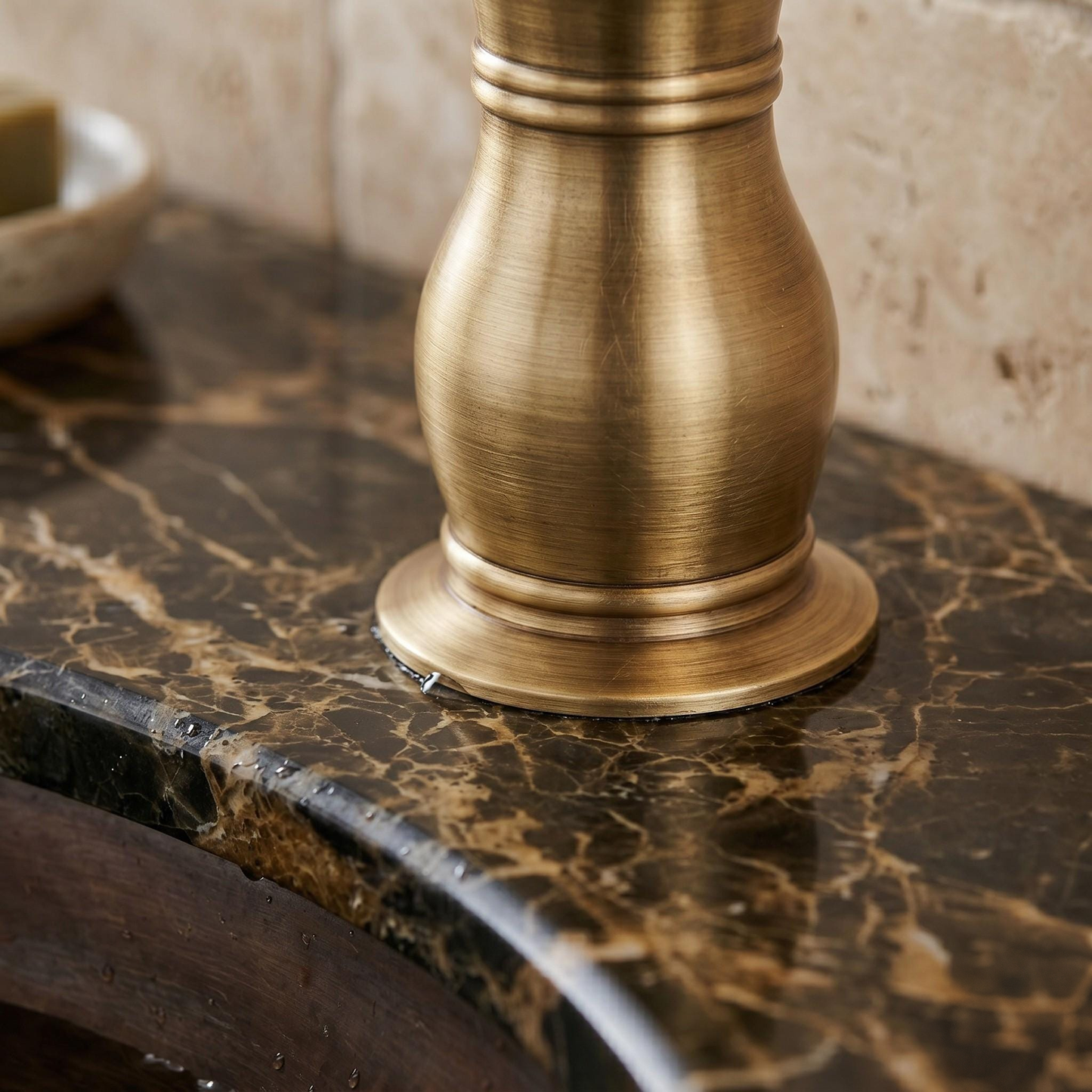 Robinet de lavabo apothicaire en laiton antique – vue 2