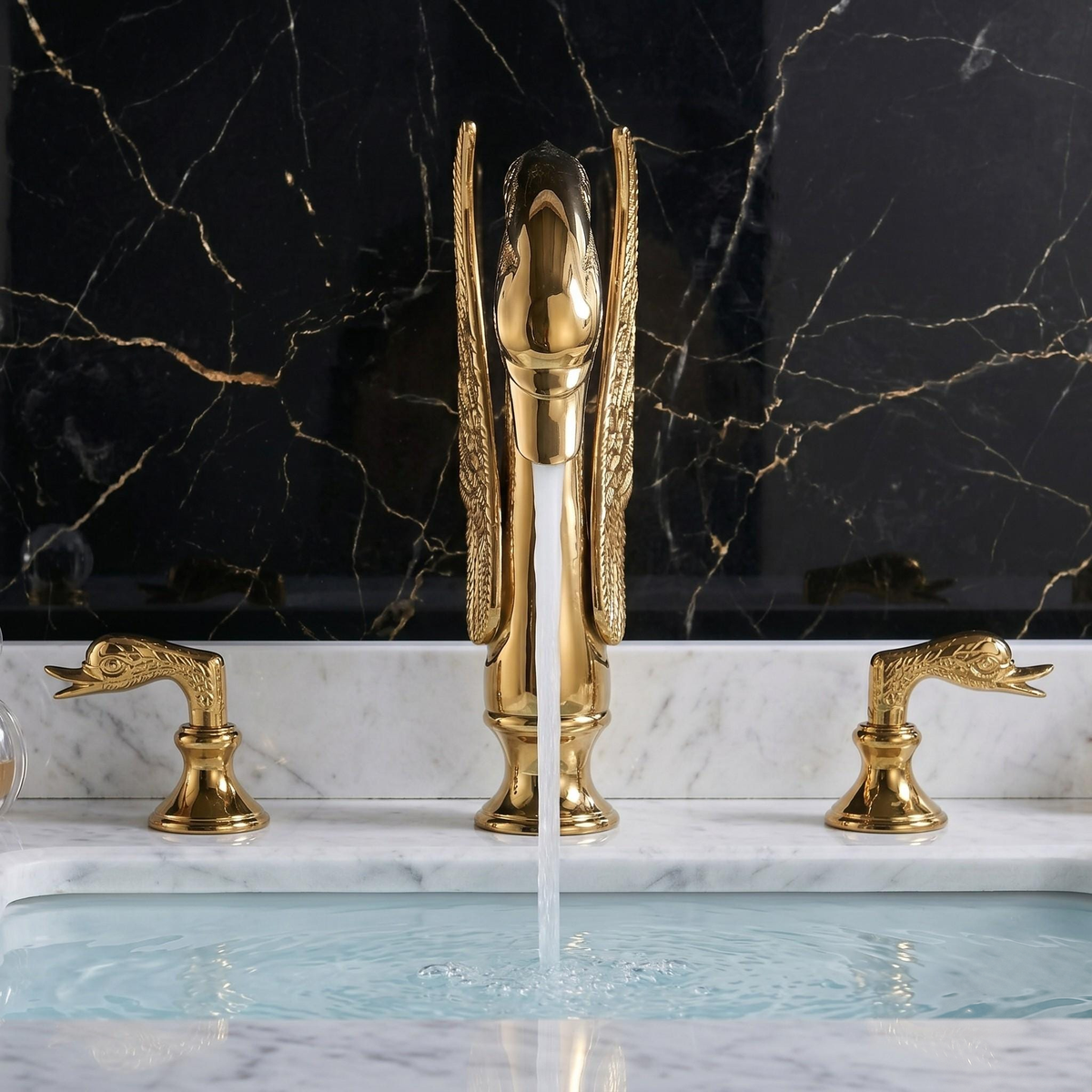Robinet de lavabo cygne doré à 3 trous en laiton – vue 3