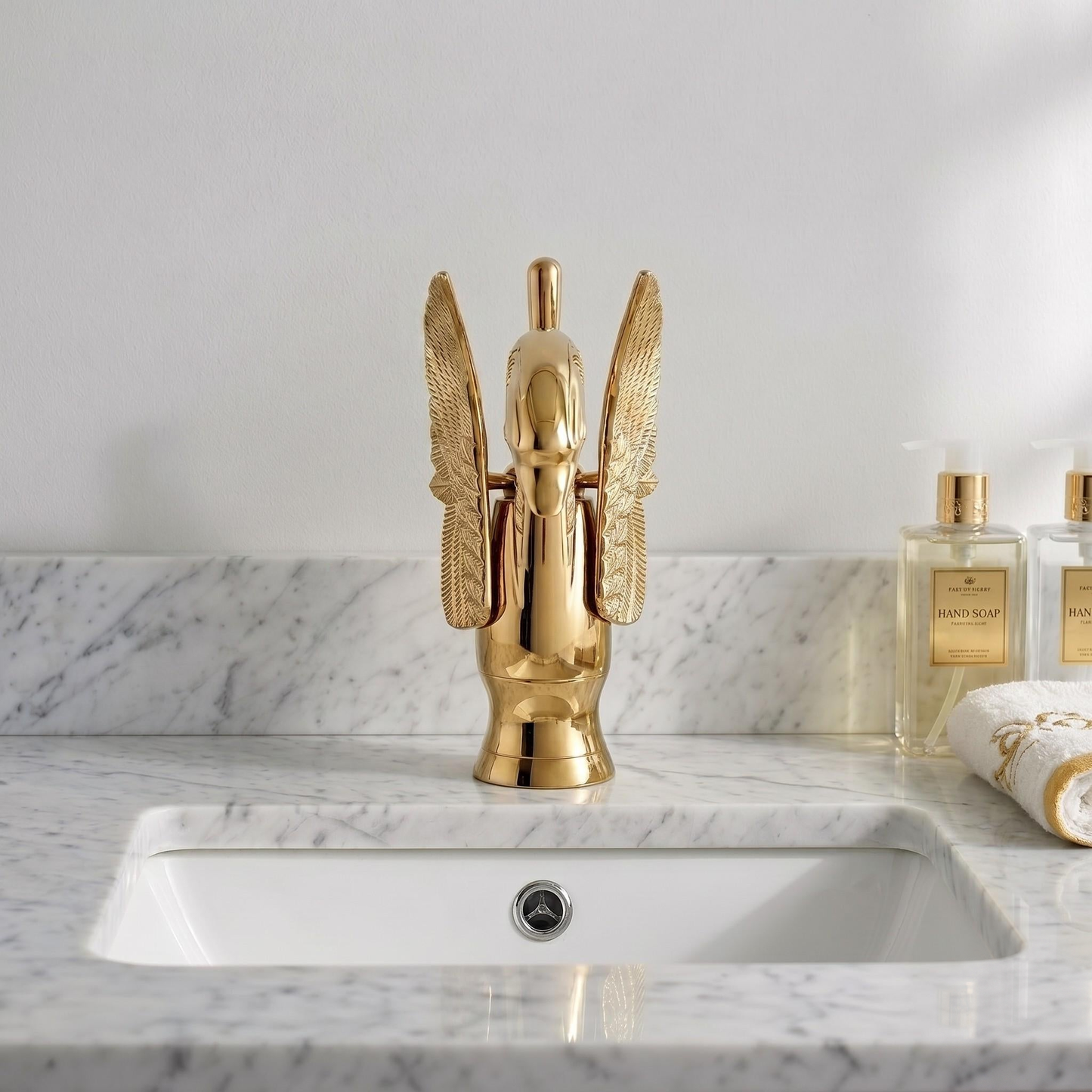 Robinet de lavabo cygne doré en laiton – vue 3