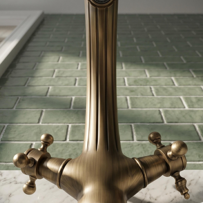 Robinet de lavabo européen en laiton antique à poignées croisées – vue 3