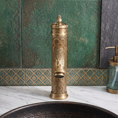 Robinet de lavabo floral gravé en laiton antique – vue 3