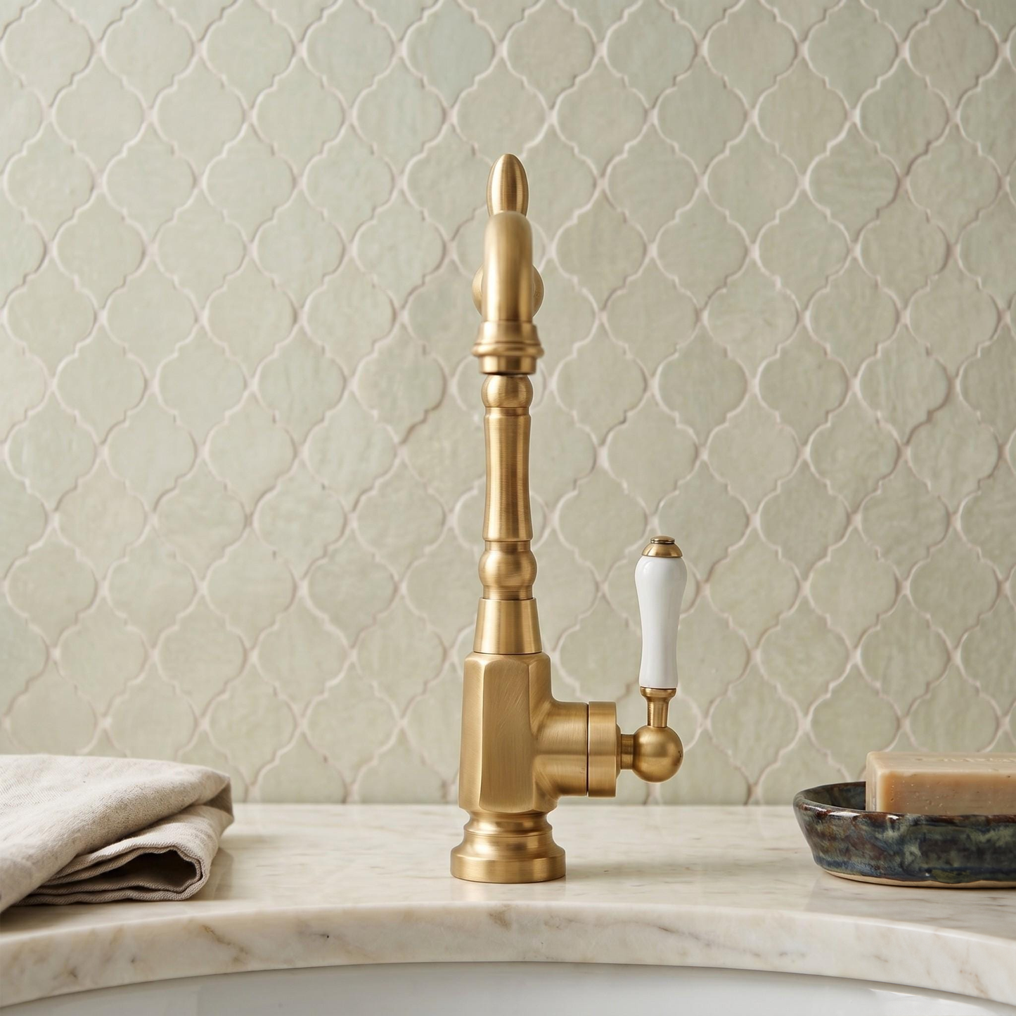 Robinet de lavabo rétro français en laiton antique – vue 3