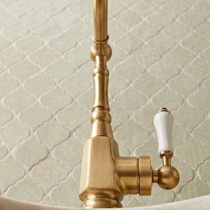 Robinet de lavabo rétro français en laiton antique – vue 4