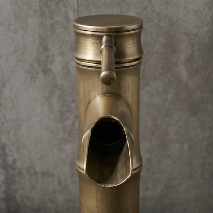 Robinet haut de vasque bambou en laiton antique – vue 4