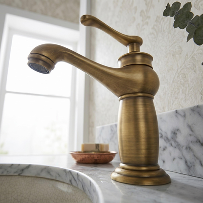 Robinet rustique de lavabo en laiton antique – vue 3